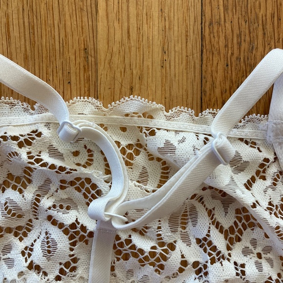 3/$15 Cream Lace Bralette with T back, Cropped - Picture 6 of 8